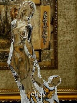 Ensemble de deux belles figurines en verre taillé en cristal représentant une dame avec un enfant fabriquées en Italie.