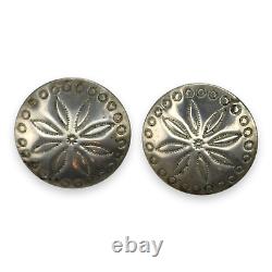 Ensemble de deux boutons de concho en argent nickel du sud-ouest américain de style vintage Navajo