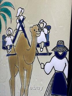 Ensemble de deux carreaux muraux décoratifs vintage avec un design de chameau encadré.