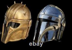 Ensemble de deux casques mandaloriens : le casque de l'armurière et le casque de Boba Fett din djarin