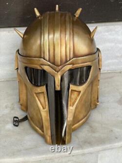 Ensemble de deux casques mandaloriens : le casque de l'armurière et le casque de Boba Fett din djarin