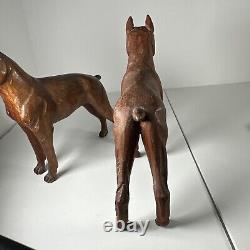 Ensemble de deux chiens Boxer en bois