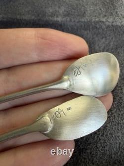 Ensemble de deux cuillères à expresso en argent sterling et galets, fabriquées à la main par Thalia Maria