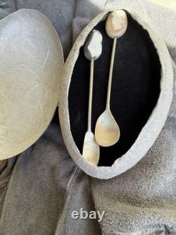 Ensemble de deux cuillères à expresso en argent sterling et galets, fabriquées à la main par Thalia Maria