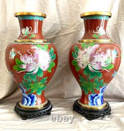 Ensemble de deux grands vases cloisonnés assortis de 15 pouces de hauteur avec supports