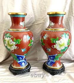 Ensemble de deux grands vases cloisonnés assortis de 15 pouces de hauteur avec supports