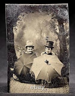 Ensemble de deux incroyables plaques de verre au collodion humide 1/6, deux filles qui se donnent en spectacle devant la caméra.
