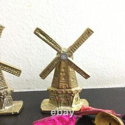 Ensemble de deux moulins à vent décoratifs en laiton et cuivre gravé de style antique