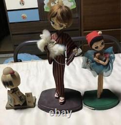 Ensemble de deux poupées rétro de style occidental Showa et une poupée Hakone Kokeshi