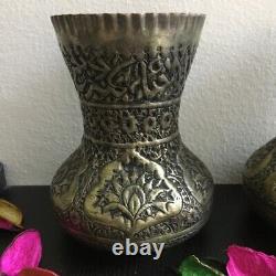 Ensemble de deux rares vases de décoration antique en laiton persan islamique