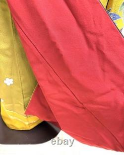 Ensemble de kimono en pure soie à manches longues, crêpe, deux couleurs, jaune moutarde, matcha Ensemble de kimono en pure soie à manches longues, crêpe, deux couleurs, jaune moutarde, matcha