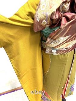 Ensemble de kimono en pure soie à manches longues, crêpe, deux couleurs, jaune moutarde, matcha Ensemble de kimono en pure soie à manches longues, crêpe, deux couleurs, jaune moutarde, matcha