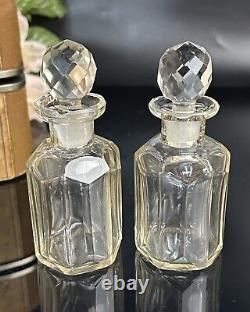 Ensemble de parfum ancien Deux bouteilles en verre dans un étui de voyage en velours France 19e siècle