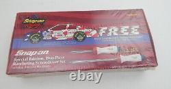 Ensemble de tournevis Snap On Dale Earnhardt en deux pièces avec voiture de collection.