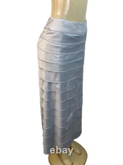 Ensemble formel femme JS Collections avec veste en dentelle argentée et jupe en satin à volants, taille 2