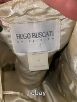 Ensemble haut à col halter en cuir crème et pantalon taille haute de la collection Hugo Buscati pour femmes