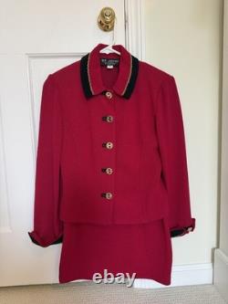 Ensemble jupe 2 pièces en tricot Red Santana de la collection St. John avec bordure chaîne dorée, taille 4