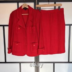Ensemble jupe St. John 2 pièces taille 6 Blazer en tricot rouge et jupe. Luxe discret