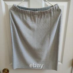 Ensemble jupe blazer en tricot Santana Collection St John taille 6 gris blanc