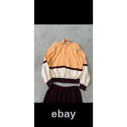 Ensemble jupe et veste zippée en maille St John Collection Marie Gray, pêche et bordeaux, taille M 4