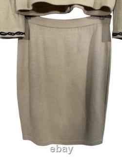 Ensemble jupe tricot St. John Santana taille 6 beige boutons logo luxe vieille richesse Ensemble jupe tricot St. John Santana taille 6 beige boutons logo luxe vieille richesse