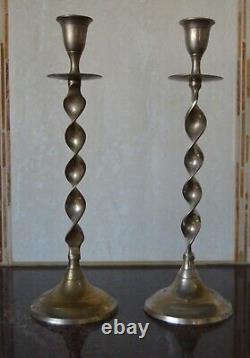 Ensemble rare de deux porte-bougies vintage en métal d'Israël, 11,5 cm, provenant de Jérusalem.