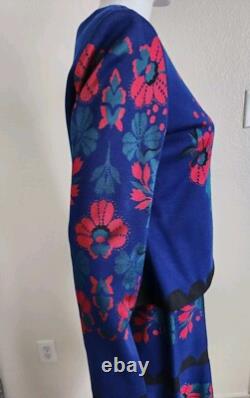 Ensemble robe et veste jacquard 'Ruby Roses' de la collection St. John