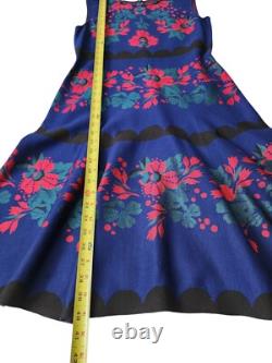 Ensemble robe et veste jacquard 'Ruby Roses' de la collection St. John