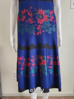 Ensemble robe et veste jacquard 'Ruby Roses' de la collection St. John