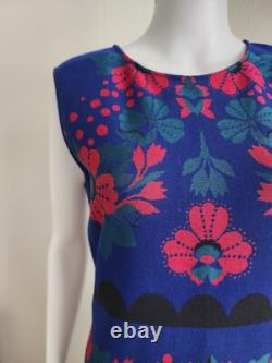 Ensemble robe et veste jacquard 'Ruby Roses' de la collection St. John