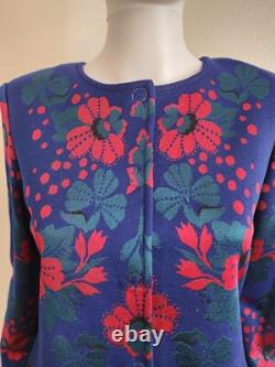 Ensemble robe et veste jacquard 'Ruby Roses' de la collection St. John