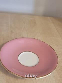 Ensemble tasse et soucoupe rose Aynsley, intérieur à fruits du verger, signé D. Jones, vintage