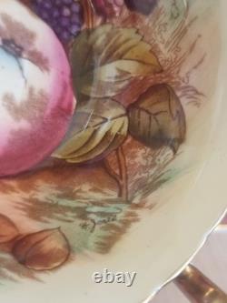 Ensemble tasse et soucoupe rose Aynsley, intérieur à fruits du verger, signé D. Jones, vintage