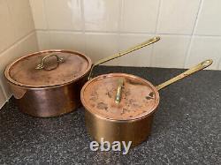 Ensemble vintage de deux casseroles en cuivre et laiton avec couvercles. Non utilisé.