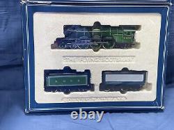 Hornby R089 Flying Scotsman 2 Tender Set & R089 Flying Scotsman Coach Set