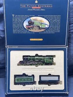 Hornby R089 Flying Scotsman 2 Tender Set & R089 Flying Scotsman Coach Set