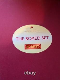 Hornby R1066 D'OCCASION Le Coffret LMS 8F No. 84453 plus 3 Voitures Pullman, Piste, Co