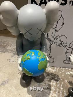 Kaws Édition Ouverte La Promesse Ensemble de Deux Figurines Offrir au Monde Nouveau