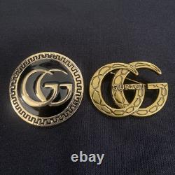 Lot de deux broches Gucci de créateur de marque