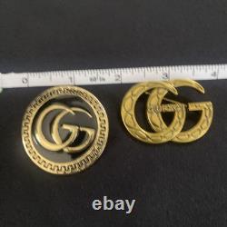 Lot de deux broches Gucci de créateur de marque