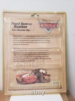 Lot de deux enseignes publicitaires vintage Disney Pixar Cars de Lightning Mcqueen et Tow Mater
