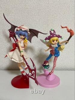 Lot de deux figurines prix Touhou Project Remilia Scarlet Prince couronné