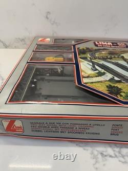 Lot de locomotives intercity, voitures et wagons LIMA DE LUXE pour train miniature échelle 00
<br/> 

