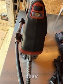 MILWAUKEE TOOLS 2646-20 (P21029293) avec deux batteries et chargeur ? Utilisé deux fois