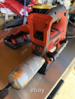MILWAUKEE TOOLS 2646-20 (P21029293) avec deux batteries et chargeur ? Utilisé deux fois