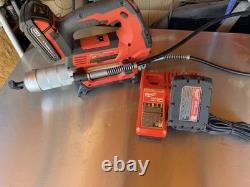 MILWAUKEE TOOLS 2646-20 (P21029293) avec deux batteries et chargeur ? Utilisé deux fois