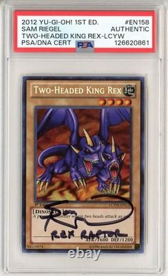 PSA signé Sam Riegel Yu-Gi-Oh! TCG Rex Roi à Deux Têtes LCYW-EN158 1re édition