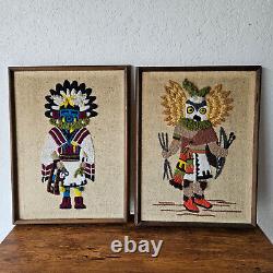 Paire de deux coussins en needlepoint Kachina amérindienne vintage MCM mid-century modern