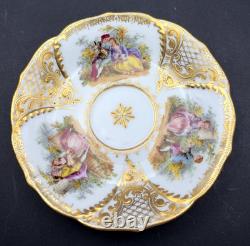Paire de sous-tasses antiques de Dresde pour demitasse, scène de couple courtisant