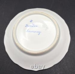 Paire de sous-tasses antiques de Dresde pour demitasse, scène de couple courtisant